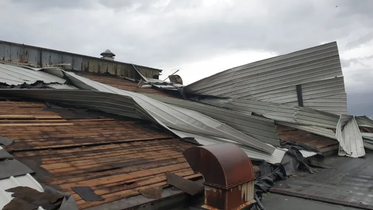 Pijavica prohujala riječkom Kantridom: U zrak letjeli limovi i krov brodogradili&scaron;ta 3. maj