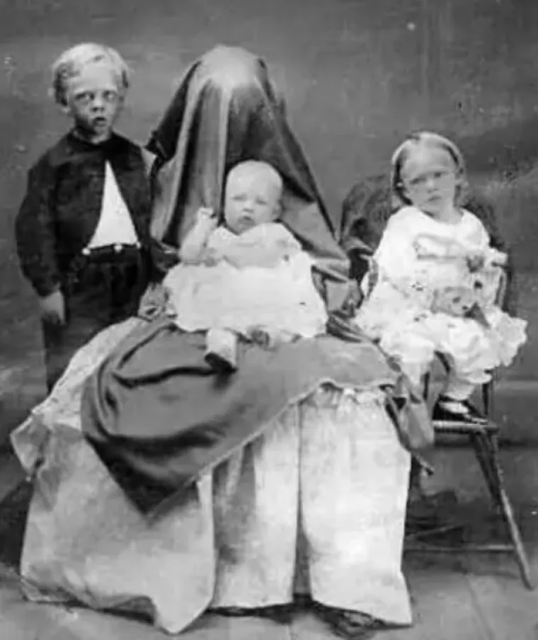 JEZIVE FOTOGRAFIJE KOJE ĆE VAS PROGANJATI NOĆIMA: Ni&scaron;ta nije onako kako se čini