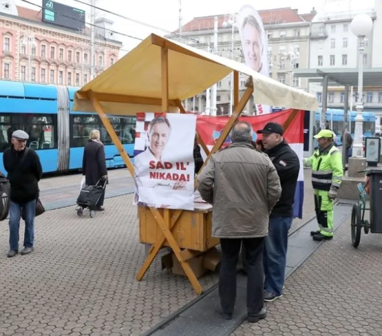 Jedna litrica za jedan glas: I &Scaron;koro ima kućicu na zagrebačkom Adventu