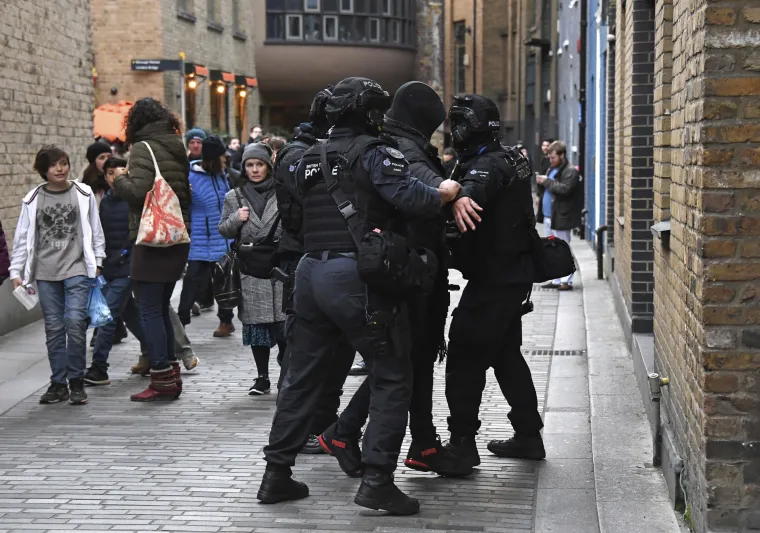 Pucnjava u Londonu: Policija zatvorila najpoznatiji most, jedna osoba pogođena iz vatrenog oružja