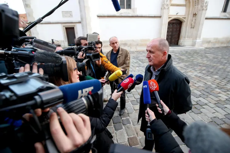 Predstavnici obrazovnih sindikata dolaze u Vladu na pregovore