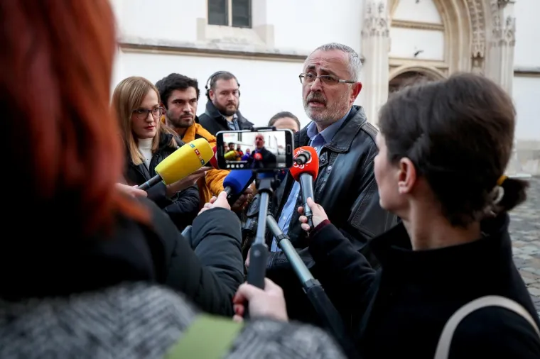 Predstavnici obrazovnih sindikata dolaze u Vladu na pregovore