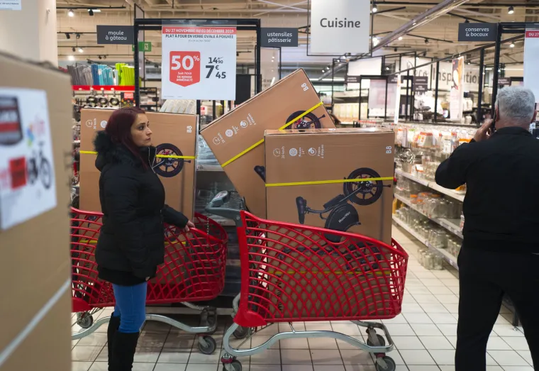 Najvi&scaron;e se traži elektronika: Pogledajte kakav kaos vlada na Black Friday vani!