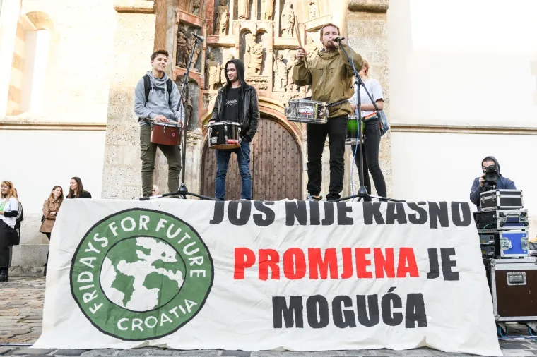Prosvjed protiv klimatskih promjena: 'Dosta je samovolje ove &scaron;tetne Vlade. Dosta!'
