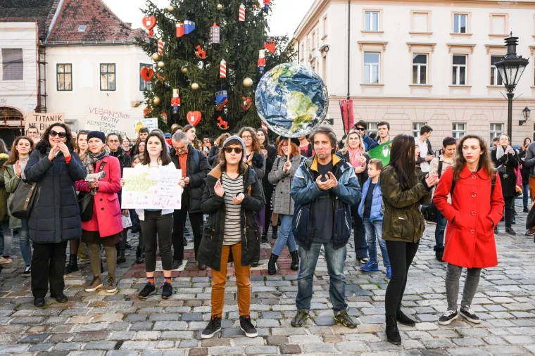 Prosvjed protiv klimatskih promjena: 'Dosta je samovolje ove &scaron;tetne Vlade. Dosta!'