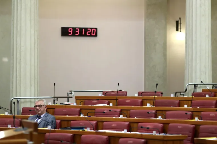 &Scaron;trajkaju li i zastupnici kad je Sabor tako prazan? Izbrojali smo ih samo 16 na radnom mjestu
