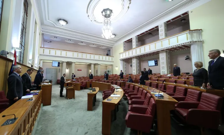 &Scaron;trajkaju li i zastupnici kad je Sabor tako prazan? Izbrojali smo ih samo 16 na radnom mjestu