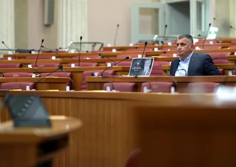 &Scaron;trajkaju li i zastupnici kad je Sabor tako prazan? Izbrojali smo ih samo 16 na radnom mjestu