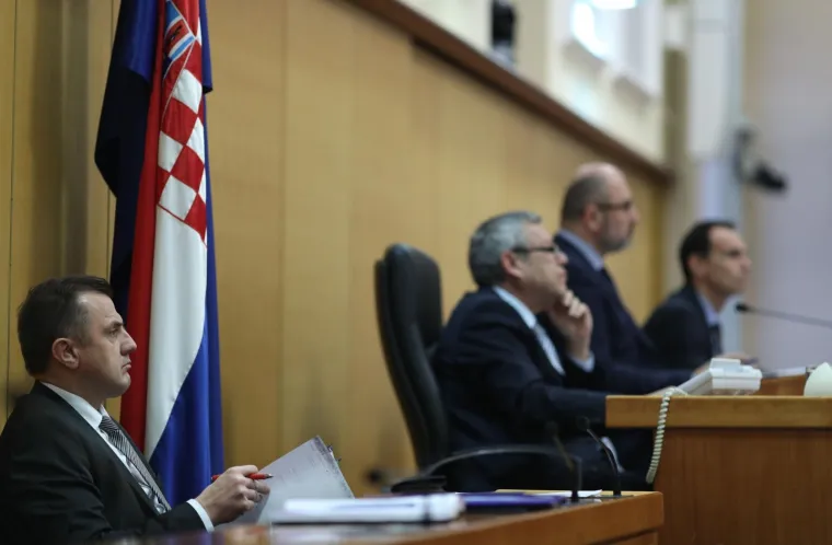 &Scaron;trajkaju li i zastupnici kad je Sabor tako prazan? Izbrojali smo ih samo 16 na radnom mjestu