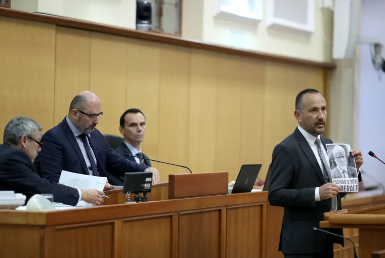 &Scaron;trajkaju li i zastupnici kad je Sabor tako prazan? Izbrojali smo ih samo 16 na radnom mjestu