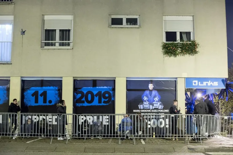 Stigao je Crni petak! Kupci ispred jedne zagrebačke trgovine nestrpljivo su čekali od ponoći