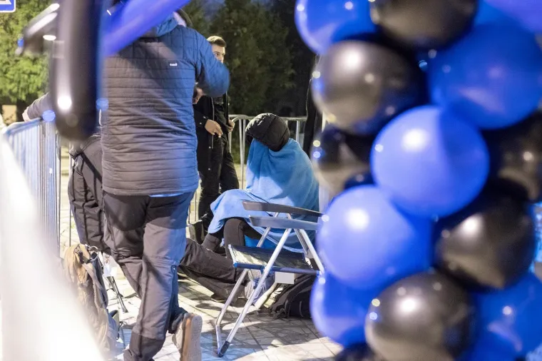 Stigao je Crni petak! Kupci ispred jedne zagrebačke trgovine nestrpljivo su čekali od ponoći