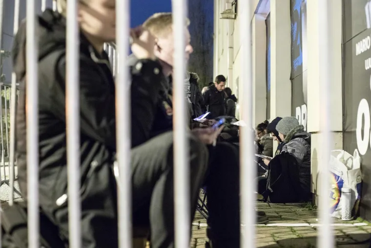 Stigao je Crni petak! Kupci ispred jedne zagrebačke trgovine nestrpljivo su čekali od ponoći