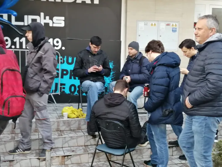 Stigao je Crni petak! Kupci ispred jedne zagrebačke trgovine nestrpljivo su čekali od ponoći