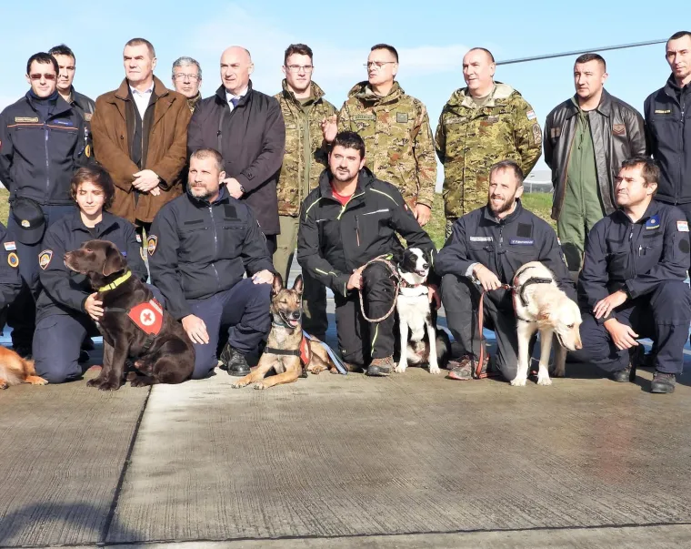 Hrvatski heroji vratili se iz Albanije: Nakon potresa spa&scaron;avali ljude iz ru&scaron;evina
