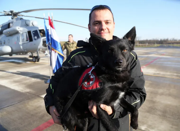 Hrvatski heroji vratili se iz Albanije: Nakon potresa spa&scaron;avali ljude iz ru&scaron;evina