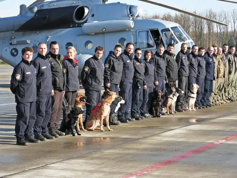 Hrvatski heroji vratili se iz Albanije: Nakon potresa spa&scaron;avali ljude iz ru&scaron;evina