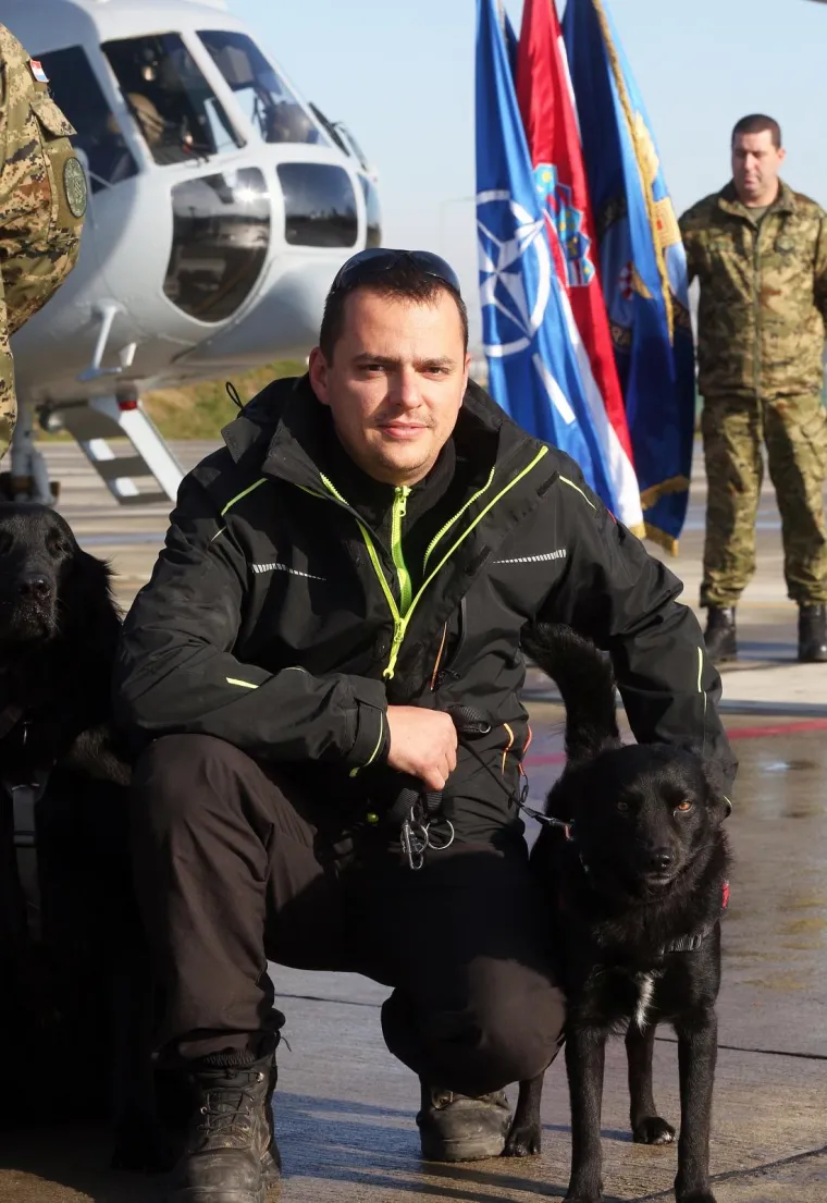 Hrvatski heroji vratili se iz Albanije: Nakon potresa spa&scaron;avali ljude iz ru&scaron;evina