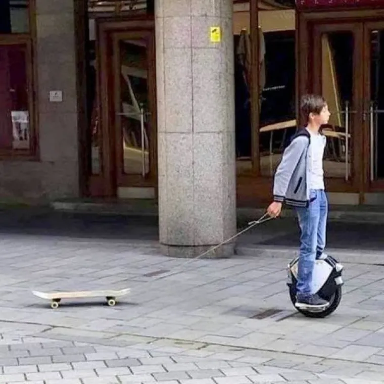 OVAJ SVIJET TREBA 'RESET' TIPKU: Nije lako njima, a ni onima oko njih. Što je pjesnik htio reći?