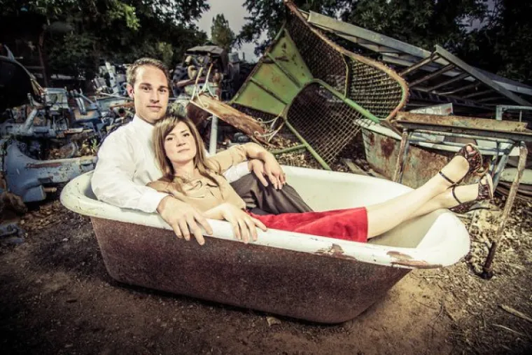 OVO SU NAJČUDNIJE ZARUČNIČKE FOTOGRAFIJE: Nekim ljudima bi zaista trebala dozvola za brak, a nekima i dozvola za puno vi&scaron;e od toga