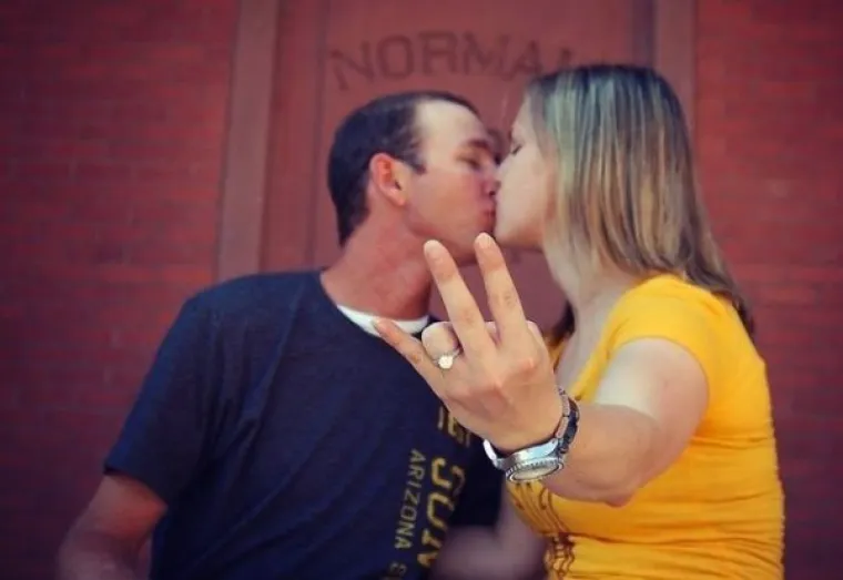 OVO SU NAJČUDNIJE ZARUČNIČKE FOTOGRAFIJE: Nekim ljudima bi zaista trebala dozvola za brak, a nekima i dozvola za puno vi&scaron;e od toga