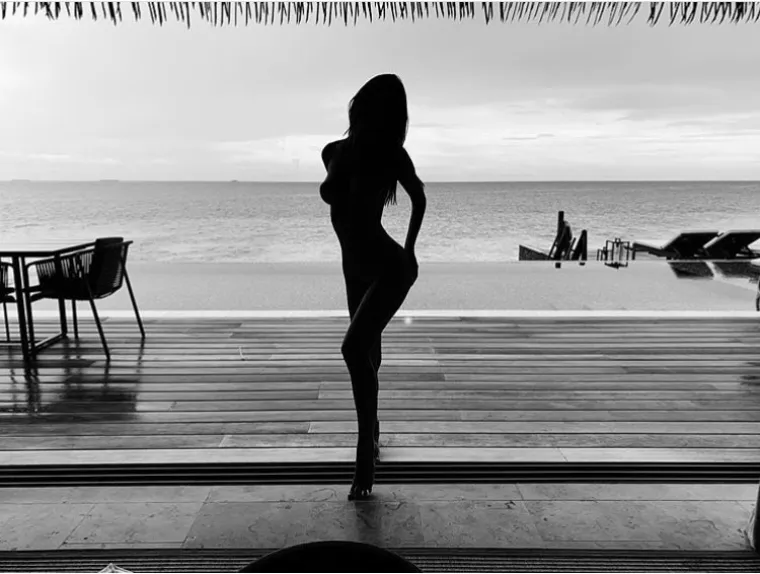 GOLI&Scaron;AVI PRIZORI NA MALDIVIMA: Emily Ratajkowski pozirala potpuno gola, fotke nisu za one slaba srca