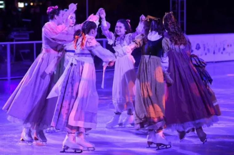 Vatromet, lampice, balet: Ovo su prekrasni prizori svečanog otvaranja Adventa u Zagrebu