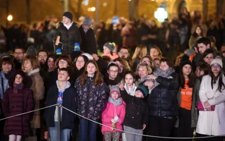 Vatromet, lampice, balet: Ovo su prekrasni prizori svečanog otvaranja Adventa u Zagrebu