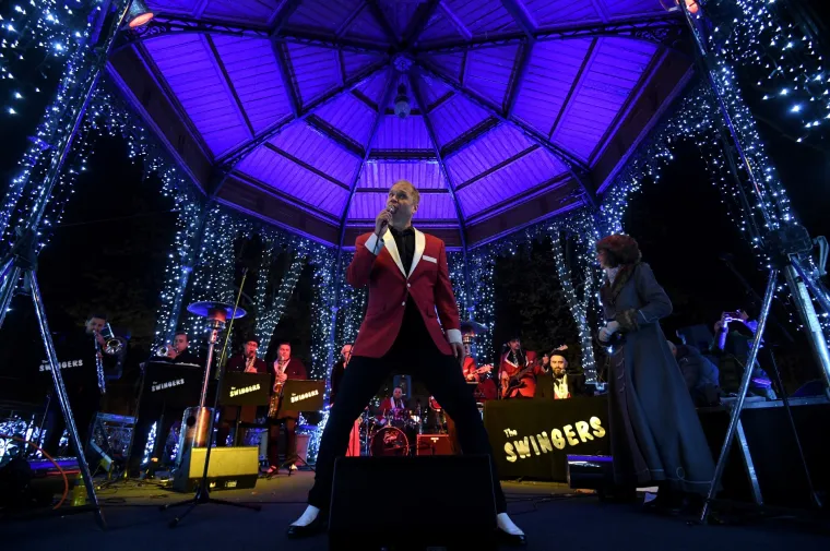 Vatromet, lampice, balet: Ovo su prekrasni prizori svečanog otvaranja Adventa u Zagrebu