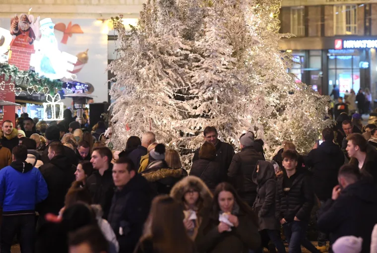 Vatromet, lampice, balet: Ovo su prekrasni prizori svečanog otvaranja Adventa u Zagrebu
