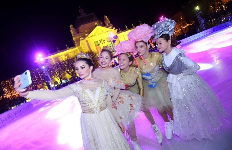 30.11.2019., Zagreb - Otvorenje Ledenog parka na Tomislavovom  trgu uz  predstavu Orasar u Ledenom kraljevstvu u izvedbi klizackog kluba Pahuljice. 
Photo: Marko Lukunic/PIXSELL