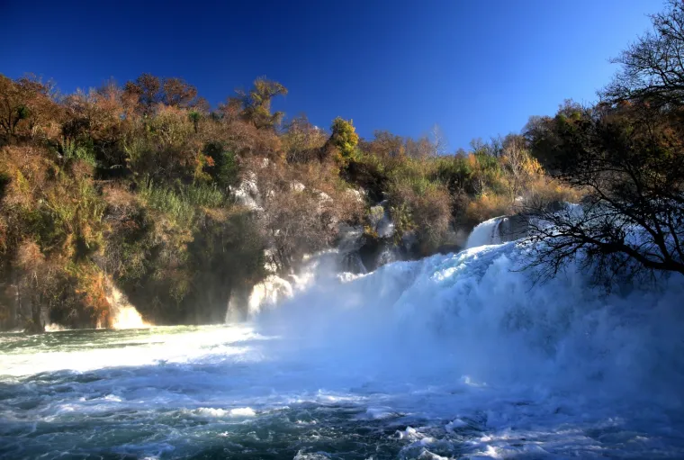 Zima donosi hladno vrijeme, ali i čarobnu prirodu: Slapovi Krke jutros su osvanuli u zapanjujućem ruhu
