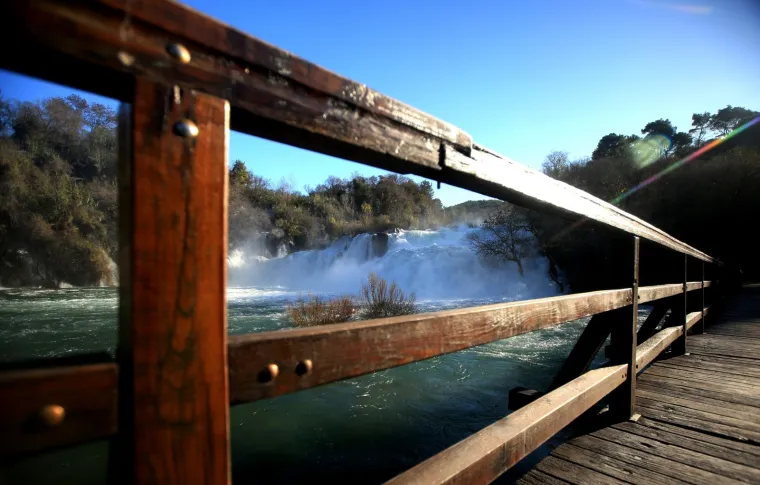 Zima donosi hladno vrijeme, ali i čarobnu prirodu: Slapovi Krke jutros su osvanuli u zapanjujućem ruhu