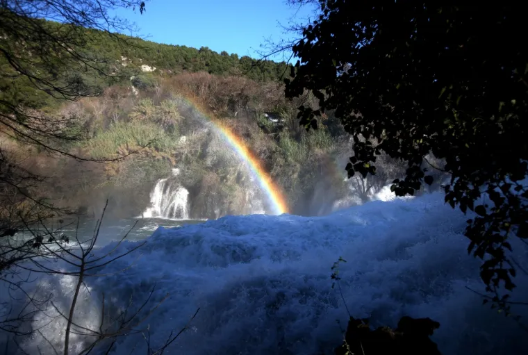 Zima donosi hladno vrijeme, ali i čarobnu prirodu: Slapovi Krke jutros su osvanuli u zapanjujućem ruhu