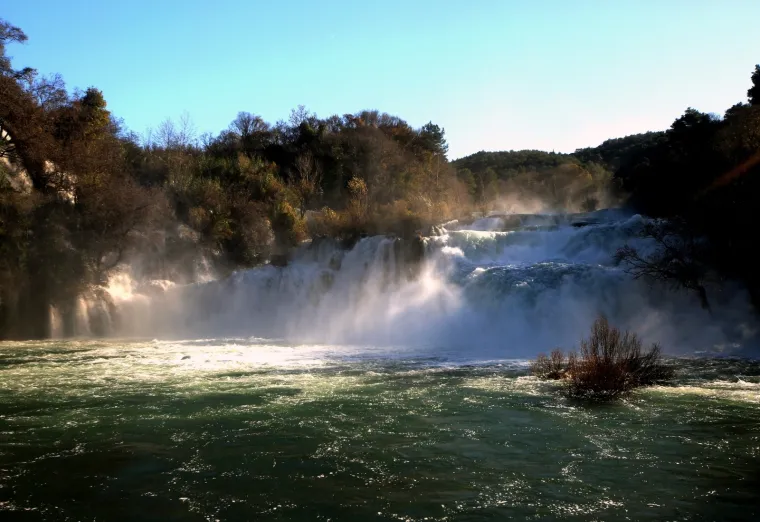 Zima donosi hladno vrijeme, ali i čarobnu prirodu: Slapovi Krke jutros su osvanuli u zapanjujućem ruhu