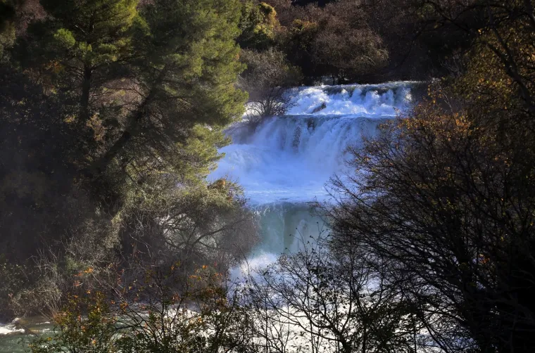 Zima donosi hladno vrijeme, ali i čarobnu prirodu: Slapovi Krke jutros su osvanuli u zapanjujućem ruhu