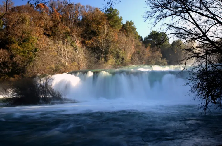 Zima donosi hladno vrijeme, ali i čarobnu prirodu: Slapovi Krke jutros su osvanuli u zapanjujućem ruhu