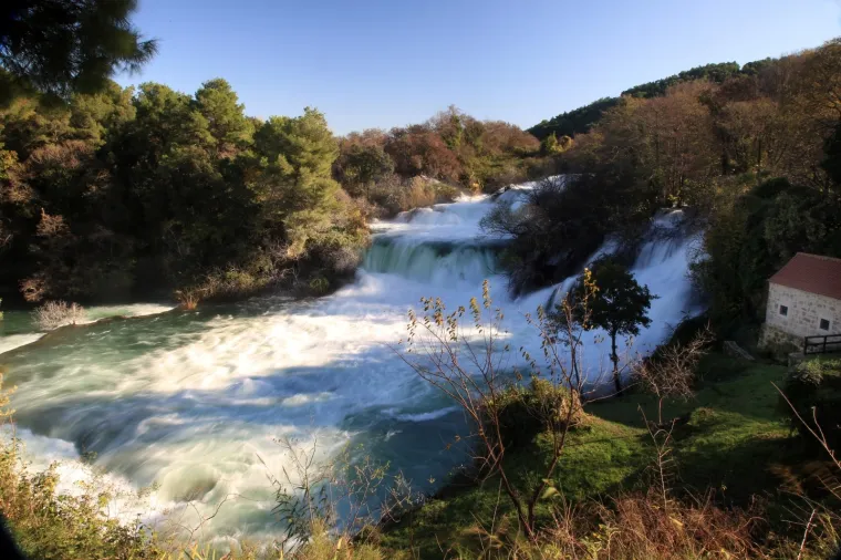 Zima donosi hladno vrijeme, ali i čarobnu prirodu: Slapovi Krke jutros su osvanuli u zapanjujućem ruhu