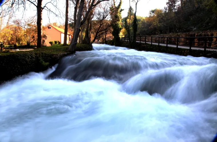 Zima donosi hladno vrijeme, ali i čarobnu prirodu: Slapovi Krke jutros su osvanuli u zapanjujućem ruhu