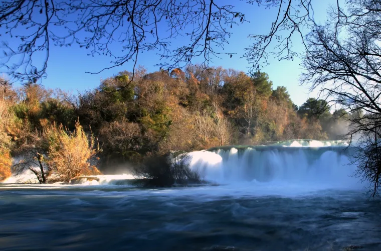Zima donosi hladno vrijeme, ali i čarobnu prirodu: Slapovi Krke jutros su osvanuli u zapanjujućem ruhu