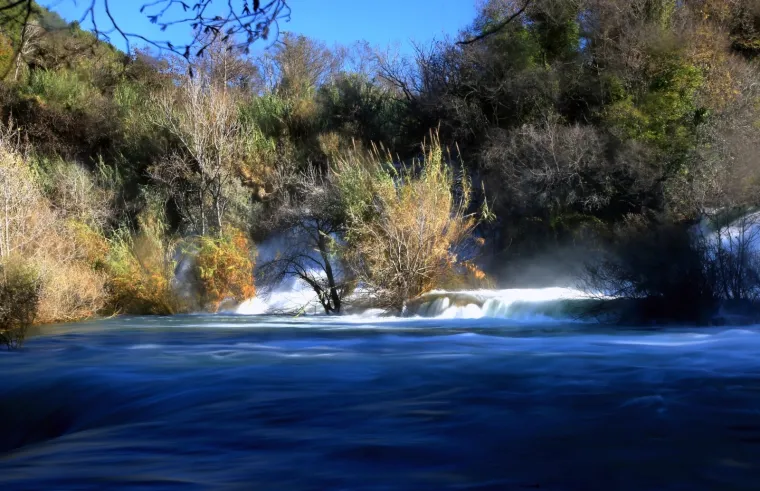 Zima donosi hladno vrijeme, ali i čarobnu prirodu: Slapovi Krke jutros su osvanuli u zapanjujućem ruhu