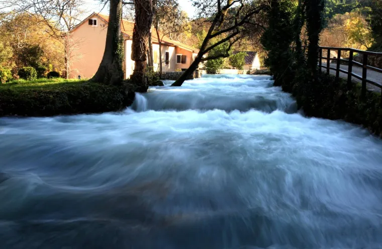 Zima donosi hladno vrijeme, ali i čarobnu prirodu: Slapovi Krke jutros su osvanuli u zapanjujućem ruhu