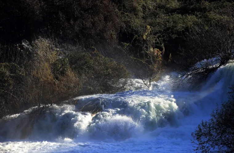 Zima donosi hladno vrijeme, ali i čarobnu prirodu: Slapovi Krke jutros su osvanuli u zapanjujućem ruhu