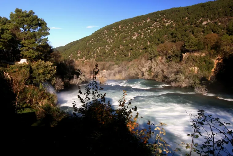 Zima donosi hladno vrijeme, ali i čarobnu prirodu: Slapovi Krke jutros su osvanuli u zapanjujućem ruhu