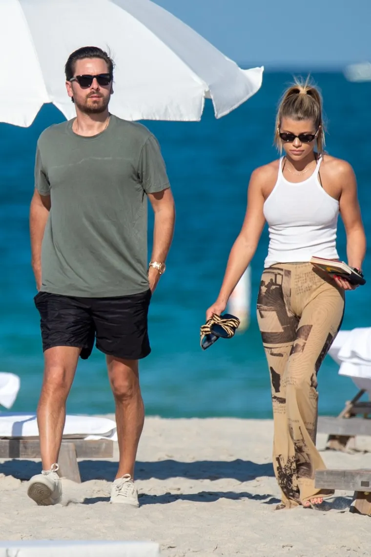 NEMA TKO JE NIJE GLEDAO: Manekenka u oskudnom bikiniju plijenila mu&scaron;ke poglede na plaži