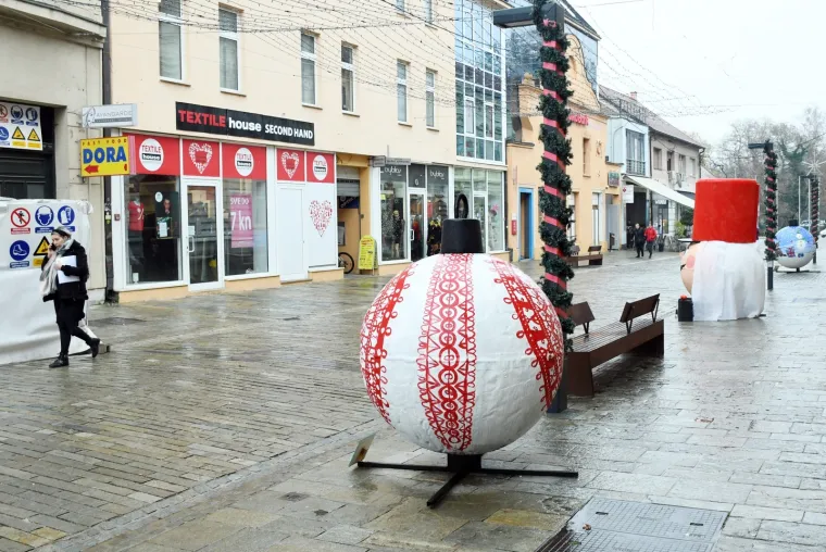 Pogledajte kako su djeca iz vrtića ukrasila Sisak: Prolaznici su odu&scaron;evljeni malim umjetnicima