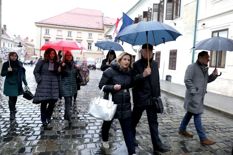 Ključan sastanak u Vladi: Prekida li se &scaron;trajk u &scaron;kolama?