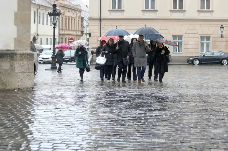 Ključan sastanak u Vladi: Prekida li se &scaron;trajk u &scaron;kolama?