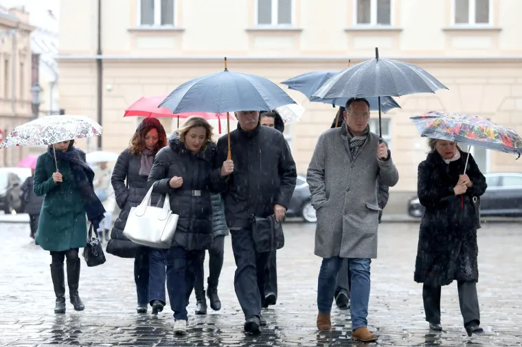 Ključan sastanak u Vladi: Prekida li se &scaron;trajk u &scaron;kolama?