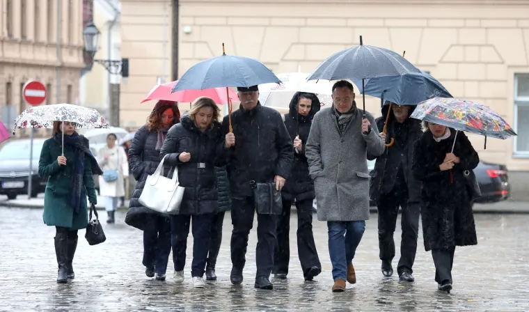 Ključan sastanak u Vladi: Prekida li se &scaron;trajk u &scaron;kolama?